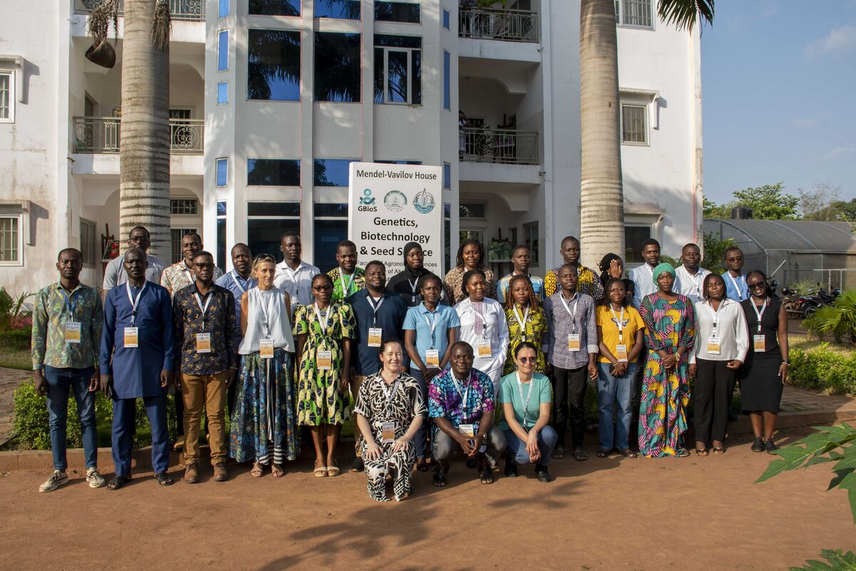 Participants after the GBioS and URMAPha lab tours