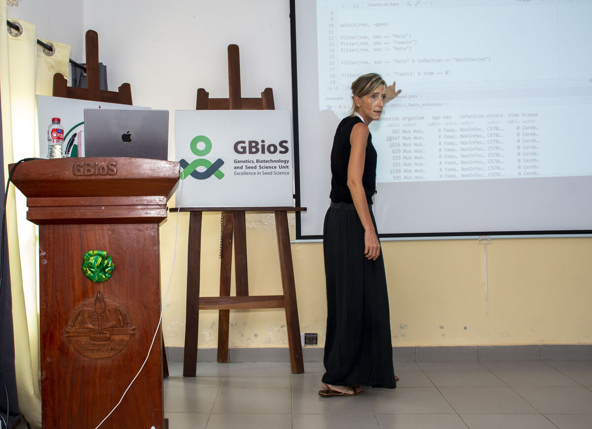 Dr. Axelle Loriot teaching